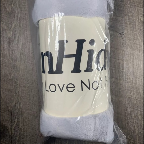 UnHide Lil' Marshmallow Silver Faux Fur Blanket - Picture 6 of 11